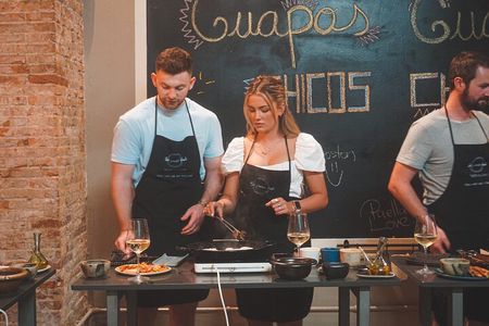 Paella Experience and Bottomless Wine in Barcelona