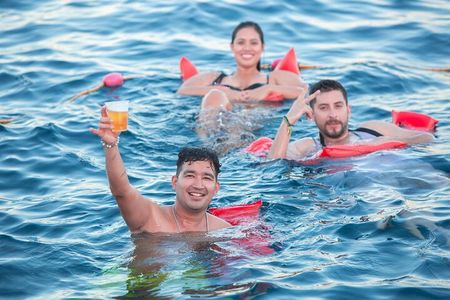 All Inclusive: snorkeling, boat tour, food and drinks! 