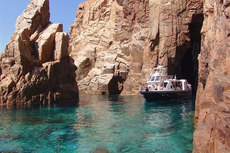 Friendly discovery of Scandola Calanques de Piana and meal stop at Girolata