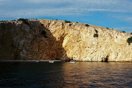 Take a half-day trip to the wild bays with captain Adorio & Dino 
