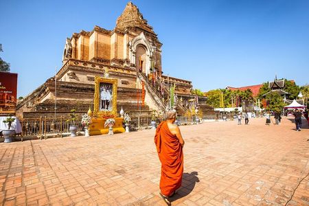 Half-Day Tour of Chiang Mai City Arts and Temples with Pick Up