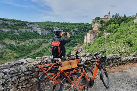 Guided tour of Rocamadour and its canyons by electric bike