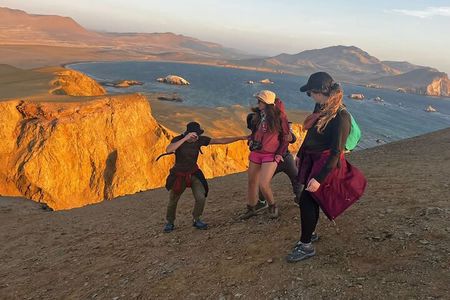 4 Hrs GOLDEN SHADOWS TREK in Paracas National Reserve