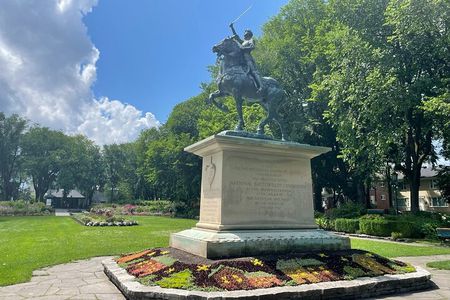 Montcalm & St. Jean Baptiste districts walking tour (2,5h) 