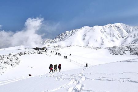 (Spring Only) 1-Day Snow Walls of Tateyama-Kurobe Alpine Route Tour