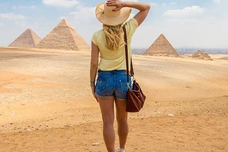 7-Hours Guided Tour to Giza Pyramids and Mummies Museum + Lunch