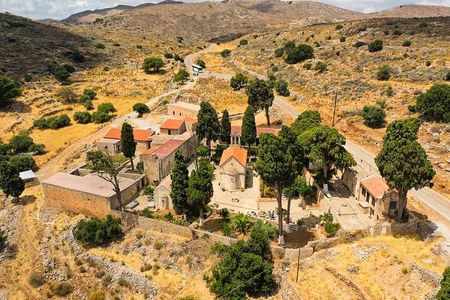 Full-Day Guided Private Tour in a Breathtaking Crete Island