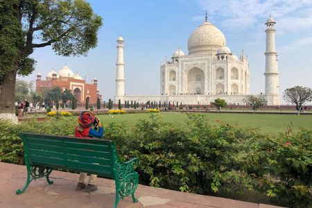From Delhi: All-Inclusive Taj Mahal Tour by Gatiman Express Train