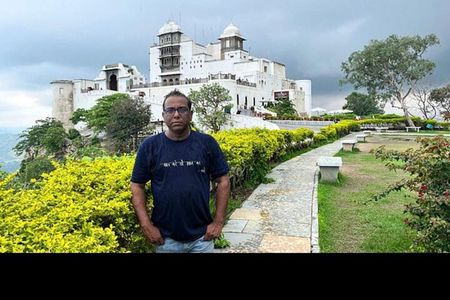 Private Full-Day Tour Udaipur City Sightseeing By Car
