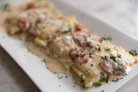 Boston North End Food Tour of 6+ Tastings, Cannoli, Lobster Roll