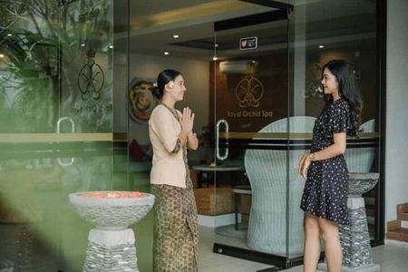 Bali Luxury Spa package Massage flower Bath