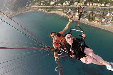 Halal Tandem Paragliding With Licensed Woman Pilot in Alanya