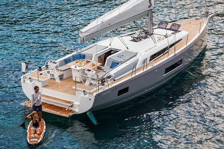 Santorini: Caldera Private Sailing Boat Cruise with Beneteau Oceanis 46.1