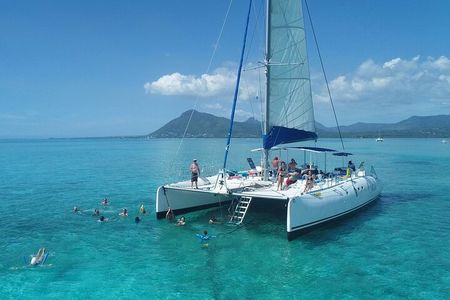 Full Day Catamaran Cruise on shared basis to Bénitiers Island 