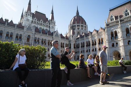 Private Budapest Walking Tour with Cake & Coffee