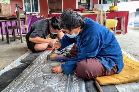 Talk to Buddhist monk & craft work in temple