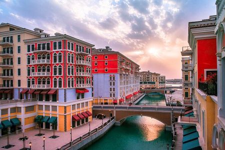 Private Photoshoot in Doha by Car to Katara Village, The Pearl, Souq Waqif, MIA
