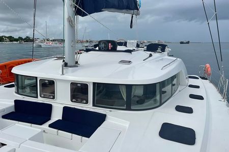 5 Hr Private Catamaran Cruise with lunch and drinks to 15-20 ppl