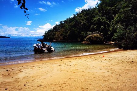 Private Speedboat Tour with Blue and Green Lagoons in Ilha Grande