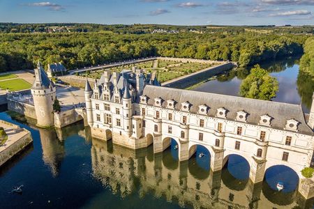 Loire Valley Castles Day Trip from Paris with Complementary Wine