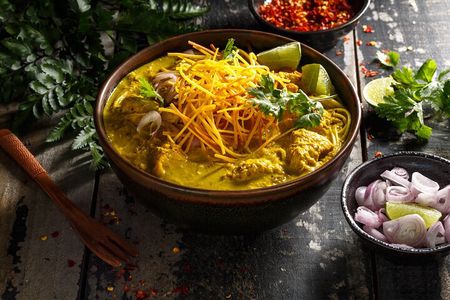Thai Cooking Class and Visit to the Local Market with your English-speaking guide