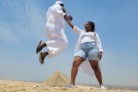 Egypt Layover from Cairo Intl Airport to Giza, Egyptian museum & market