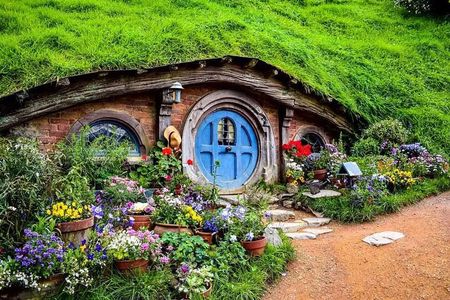 Hobbiton Movie Set Guided Tour small group from Auckland 