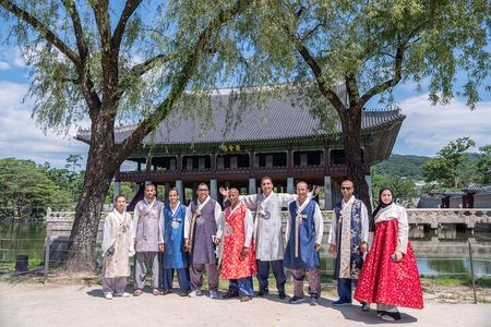Flexible Private Van Tour in Seoul by Experts