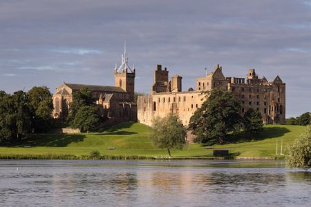 Edinburgh: Mary Queen of Scots Privately Guided Luxury Day Tour
