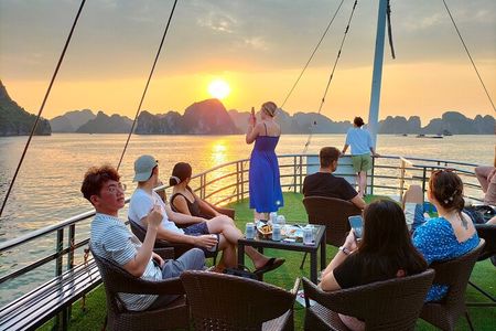 Deluxe Halong Bay 6-Hour Cruise with Buffet Lunch from Hanoi