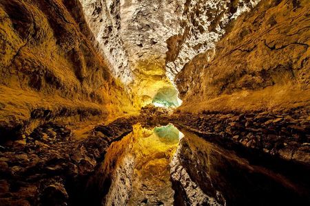 Tour to Timanfaya, Jameos del Agua, Cueva de los Verdes and viewpoint from the cliff


