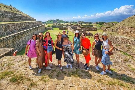 Tour Monte Albán, Hierve el agua, Teotitlán Del Valle and Mezcal