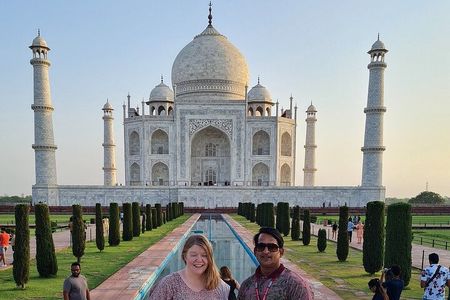  Taj Mahal & Agra Fort Car Tour from Delhi with 5* Meals
