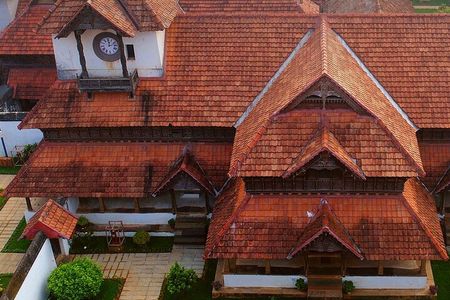 Day trip to Kanyakumari beach and Padmanabhapuram palace