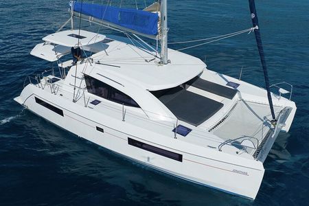 8-Hour Private 40' Cat 2 Stop to Cozumel, Food, Drinks & Snorkel
