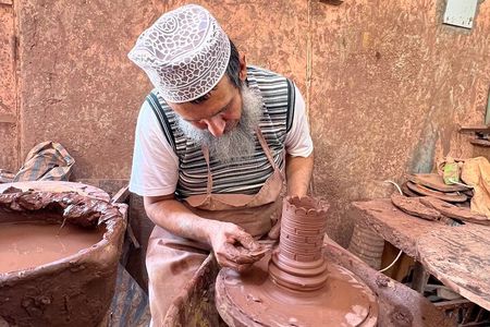 Exclusive Lesson of Omani Clay Pottery