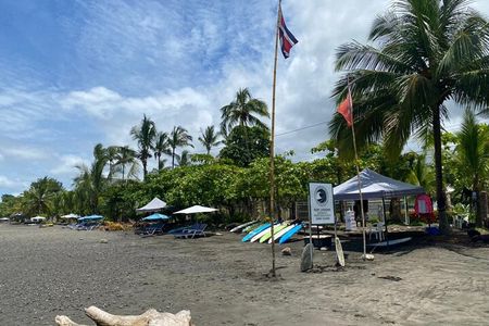 Group DE Surfing Lesson + DE Playa EN Jaco