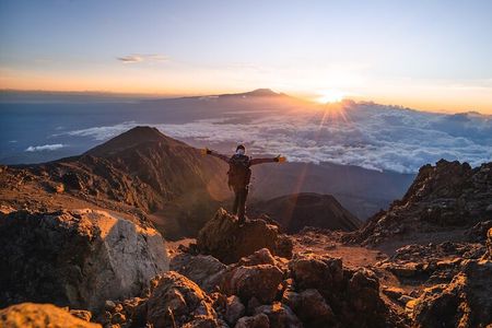 6-Day Mount Meru Climb through Momella Route Guided Tour