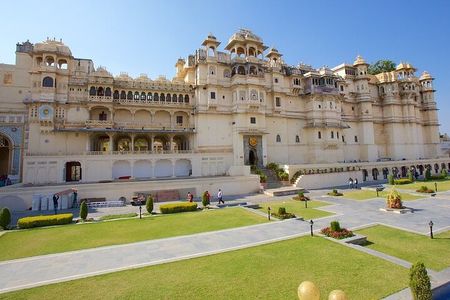 Full-Day Private Udaipur Sightseeing Tour with optional Guide