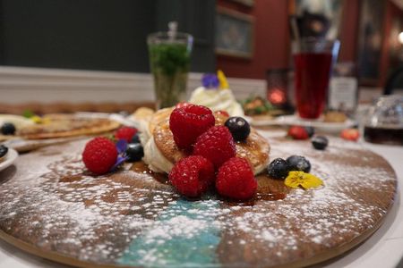 Amsterdam Small-Group Walking Tour with Typical Dutch Pancake