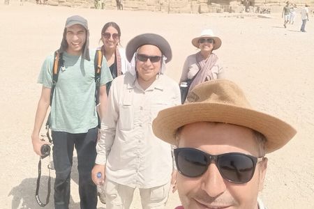Full-Day Private Tour to Pyramids of Giza, Sphinx, Sakkara pyramid