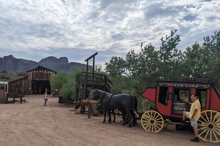 Apache Trail with Dolly Steamboat