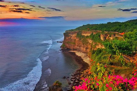 Uluwatu Sunset Trip with Kecak Dance Show and Jimbaran Dinner