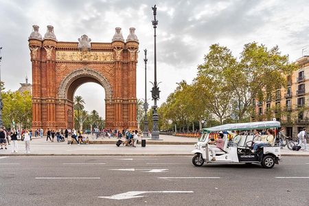 Barcelona Expert Tour in Eco Tuk Tuk Private