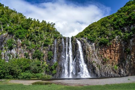 Full Day Tour of Reunion Island with Breakfast