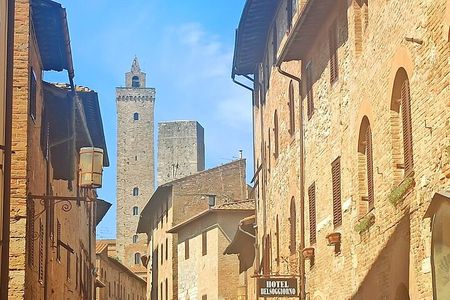 PRIVATE TRANSFER from Siena to Florence with stop in S Gimignano & Monteriggioni