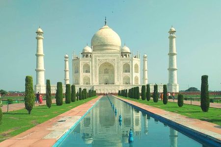 Taj Mahal Sunrise Tour from Delhi with Vegetarian Dinner at home
