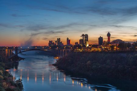 Niagara Falls USA Night, Lights & Dinner 