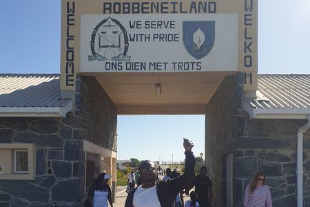 Private Full-Day Tour to Robben Island and Table Mountain