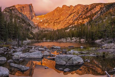 Sunrise photo hike to Dream and Emerald Lakes